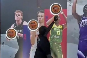 篮球之神首冠！91年NBA总决赛，公牛休息室里的庆祝时刻