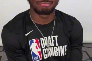 我叫布朗尼，我最爱的NBA球员是——勒布朗詹姆斯！