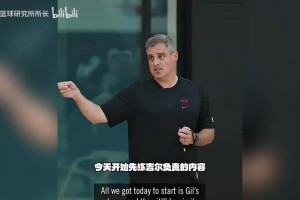 张子宇太高大了球衣是定制的，号码牌都是胶布贴的.....